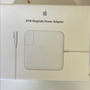 Apple 85W MagSafe Power Adapter in White